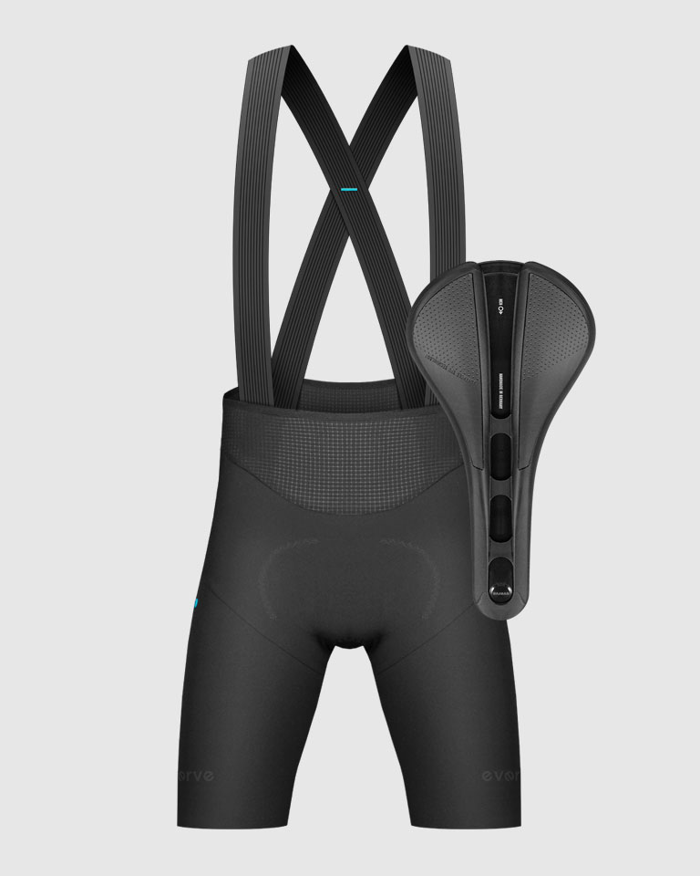 bundle-traegerhose-ezero-pro-high-schwarz-sattel-3D-blacked-maenner