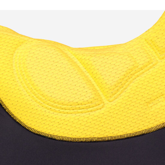 schematische darstellung von nähten und scharfen kanten in radhose und sattelpolster als störzonen für reibung im sitzbereich